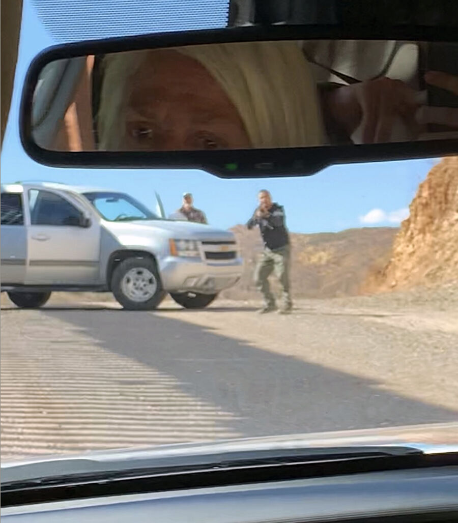 Claim: Federal agents in plain clothes aimed guns, handcuffed ÃÛèÖÖ±²¥ Samaritans